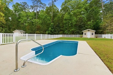 Welcome to this beautifully fully renovated 3 bedrooms, 2 and a - photo 43