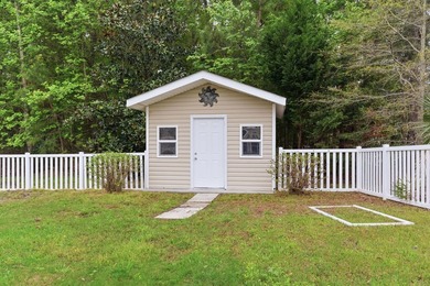 Welcome to this beautifully fully renovated 3 bedrooms, 2 and a - photo 46