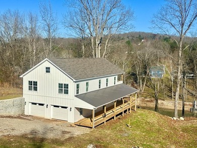 (private lake, pond, creek) Home For Sale in Sparta Tennessee