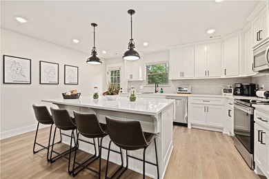 Welcome to a rare opportunity to own a fully furnished - photo 3