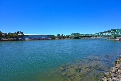 Rare opportunity to enjoy true waterfront living in the Bay - photo 5
