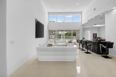 A wonderful, very clean house, very high living room ceiling and - photo 10