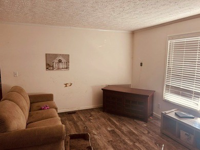 Welcome to this inviting single-level home perfectly positioned - photo 2