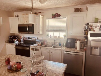 Welcome to this inviting single-level home perfectly positioned - photo 3