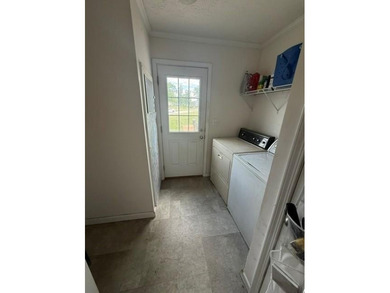 Welcome to this inviting single-level home perfectly positioned - photo 10