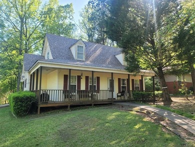 Back on the market and even better! Welcome home to this warm - photo 1