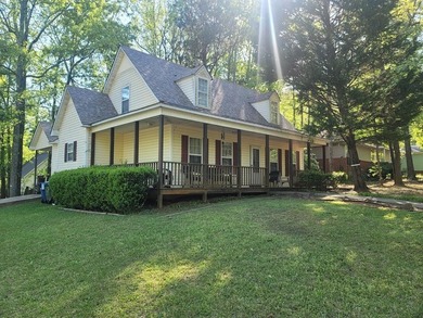 Back on the market and even better! Welcome home to this warm - photo 2