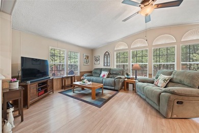 Check out this Beautiful Light and Bright Triple Wide on 10 - photo 3