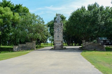 Cedar Creek Lake Lot For Sale in Kemp Texas