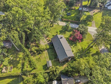 Nestled in the heart of the desirable Duncan Park neighborhood - photo 3