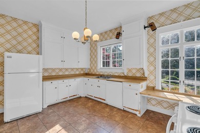 Nestled in the heart of the desirable Duncan Park neighborhood - photo 10