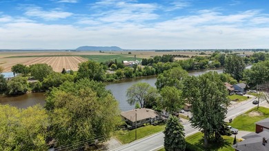 (private lake, pond, creek) Townhome/Townhouse For Sale in Saint-Hyacinthe Quebec