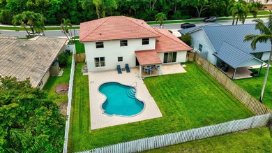 Wow!! Welcome to this spacious 4 Bedroom + Den 2.5 Bath Pool - photo 1