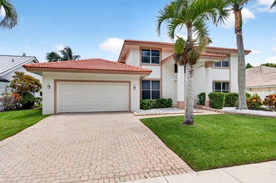 Wow!! Welcome to this spacious 4 Bedroom + Den 2.5 Bath Pool - photo 2