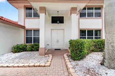 Wow!! Welcome to this spacious 4 Bedroom + Den 2.5 Bath Pool - photo 7