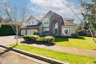 Elegant Living in Lakeview Estates! This spacious home offers 4 - photo 1