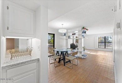 GOLF COURSE COMMUNITY & Contemporary Spacious Updates -TURN-KEY - photo 2