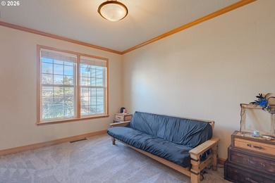 Elegant Living in Lakeview Estates! This spacious home offers 4 - photo 6