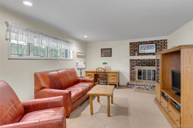 Tucked away on a quiet cul-de-sac, this beautifully maintained - photo 14