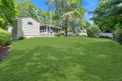 Tucked away on a quiet cul-de-sac, this beautifully maintained - photo 18