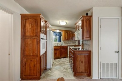 YEAR ROUND LAKE VIEW! Whether you're looking for a weekend - photo 18