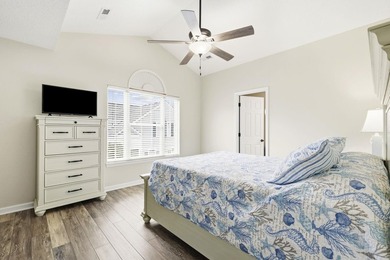 Beautifully upgraded, corner-lot home in desirable Surfside - photo 21