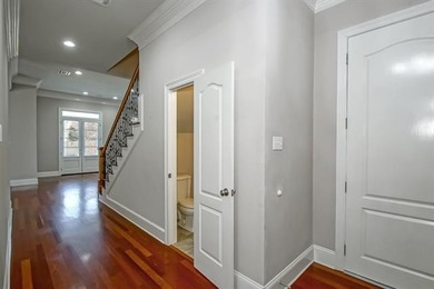 REDUCED: This is a fabulous home in an incredible neighborhood - photo 8