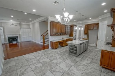 REDUCED: This is a fabulous home in an incredible neighborhood - photo 9