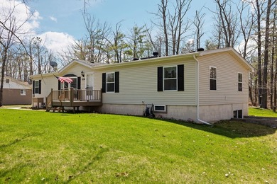 Extremely well maintained & immaculate 3 bed 2 bath home with - photo 2