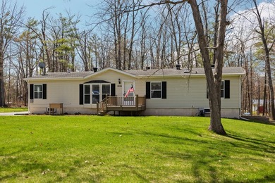 Extremely well maintained & immaculate 3 bed 2 bath home with - photo 4