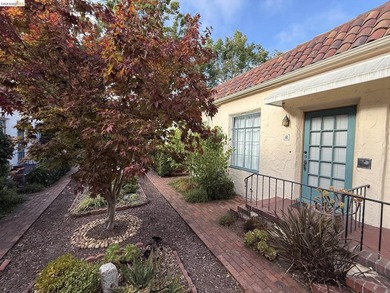 Romantic Spanish Revival Courtyard Condo/Townhouse on one level - photo 3