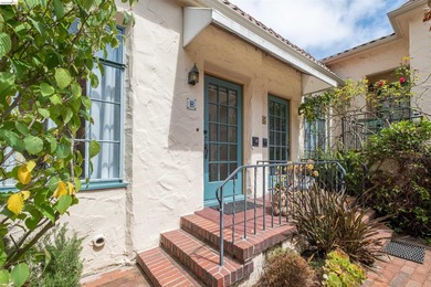 Romantic Spanish Revival Courtyard Condo/Townhouse on one level - photo 8