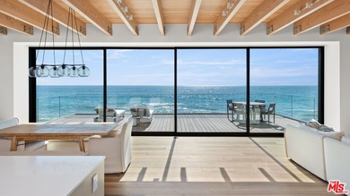 Beautiful, turnkey beachfront retreat in the coveted Malibu Road - photo 1