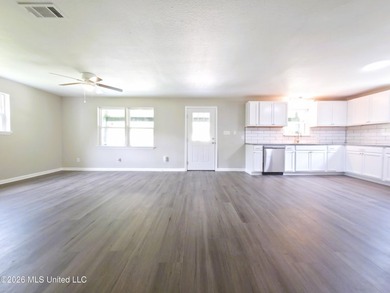 Welcome Home to this 3 bedrooms 2 baths newly renovated home in - photo 11