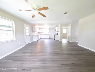 Welcome Home to this 3 bedrooms 2 baths newly renovated home in - photo 12
