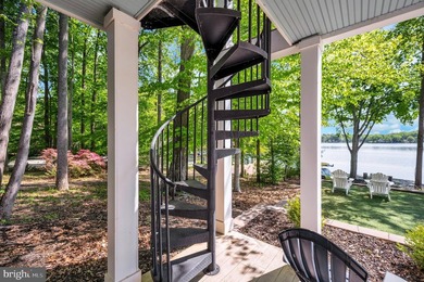 Welcome to 107 Plantation Dr, a lakeside retreat thoughtfully - photo 15