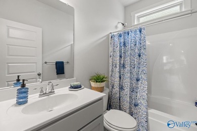 Exceptional move-in ready 4BR/3BA home with freshly painted - photo 16