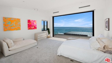 Beautiful, turnkey beachfront retreat in the coveted Malibu Road - photo 8