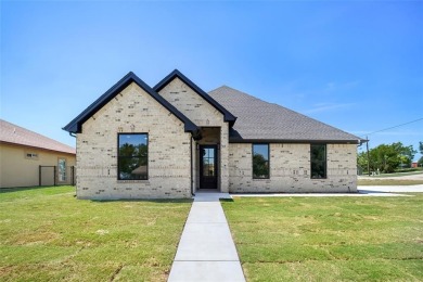HUGE PRICE IMPROVEMENT!!!! Custom home with exceptional - Lake Home Active Under Contract in Runaway Bay, Texas