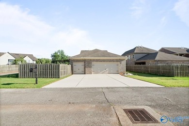 Exceptional move-in ready 4BR/3BA home with freshly painted - photo 23