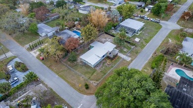 This charming mid-century, 3-bedroom home sits proudly on a - photo 32
