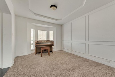 Amazing sun-light-bathed home with five bedrooms all with