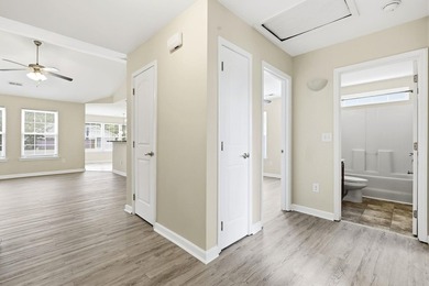 Beautiful 3 Bedroom, 2 Bath home in great location. Close to - photo 26