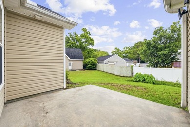 Beautiful 3 Bedroom, 2 Bath home in great location. Close to - photo 27