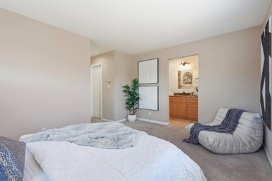 Welcome to this beautifully updated 3-bedroom, 2.5-bath - photo 11