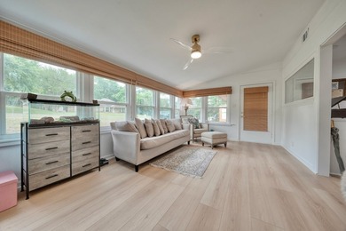COMPLETELY RENOVATED & MOVE-IN READY! This stunning 3 bedroom, 2 - photo 17