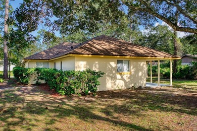 Beautifully Updated Pine Lakes Corner-Lot Home - Feels Like a - photo 18
