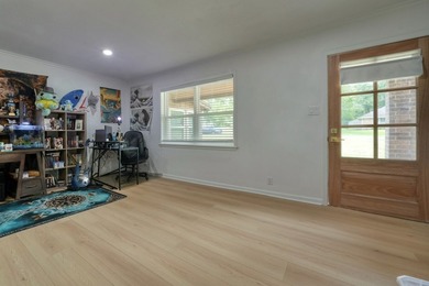 COMPLETELY RENOVATED & MOVE-IN READY! This stunning 3 bedroom, 2 - photo 27