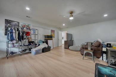 COMPLETELY RENOVATED & MOVE-IN READY! This stunning 3 bedroom, 2 - photo 29