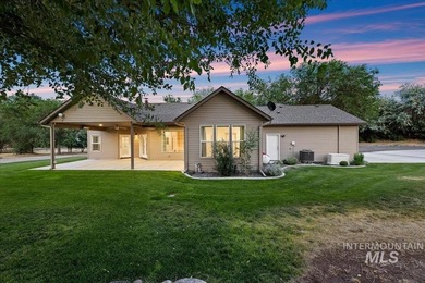 This stunning home in the gated community Kanaka Rapids blends - photo 31